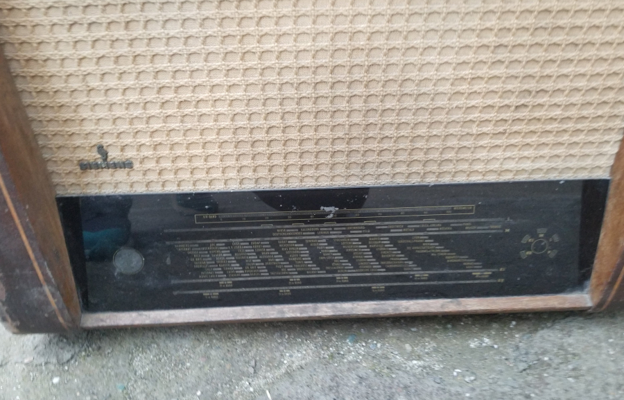 DEV BOYDA ANTİKA DEKORATİF RADYO PİKAP