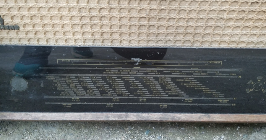 DEV BOYDA ANTİKA DEKORATİF RADYO PİKAP