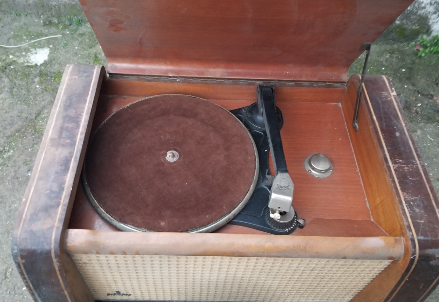 DEV BOYDA ANTİKA DEKORATİF RADYO PİKAP