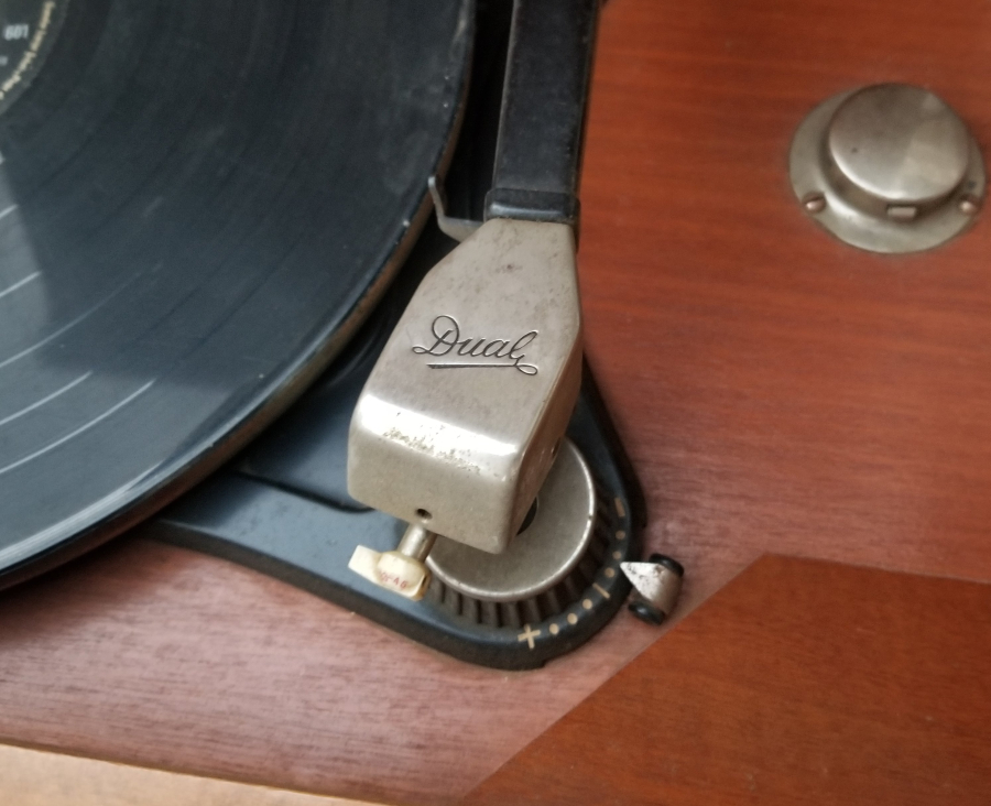 DEV BOYDA ANTİKA DEKORATİF RADYO PİKAP