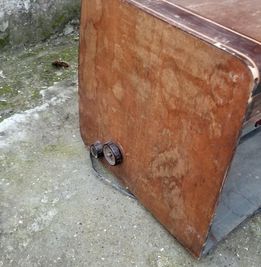 DEV BOYDA ANTİKA DEKORATİF RADYO PİKAP