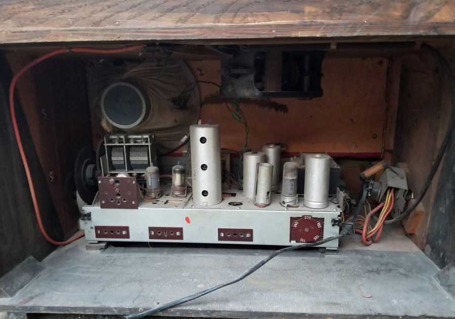 DEV BOYDA ANTİKA DEKORATİF RADYO PİKAP