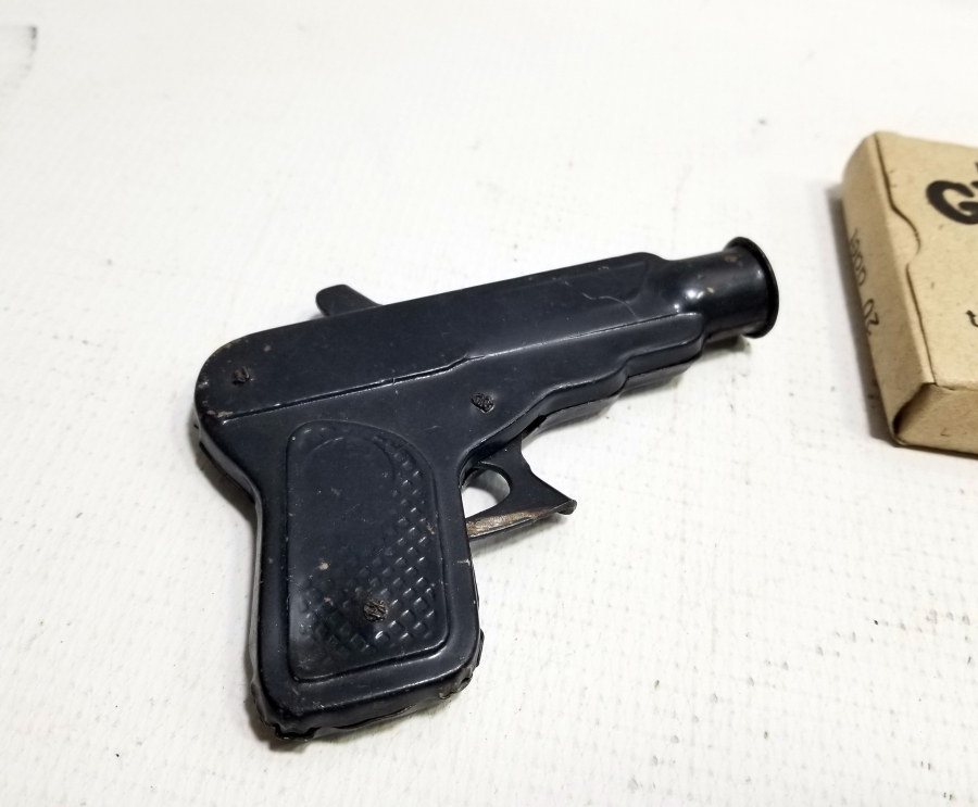 ANTİKA METAL MANTAR TABANCASI VE MANTARLARI