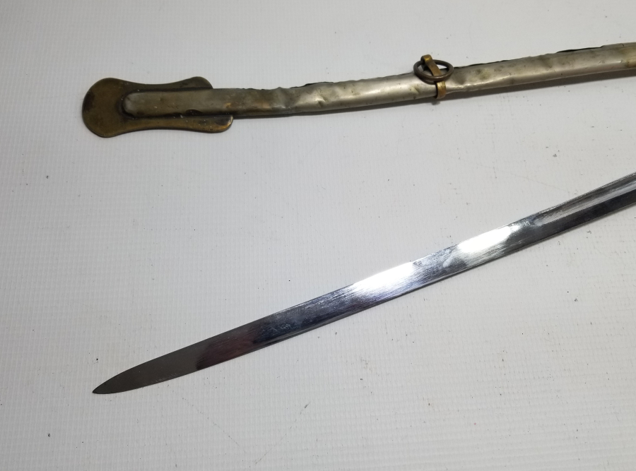 CUMHURİYET BAŞLARI BOYNUZ SAPLI VE GRAVÜRLÜ SUBAY KILICI