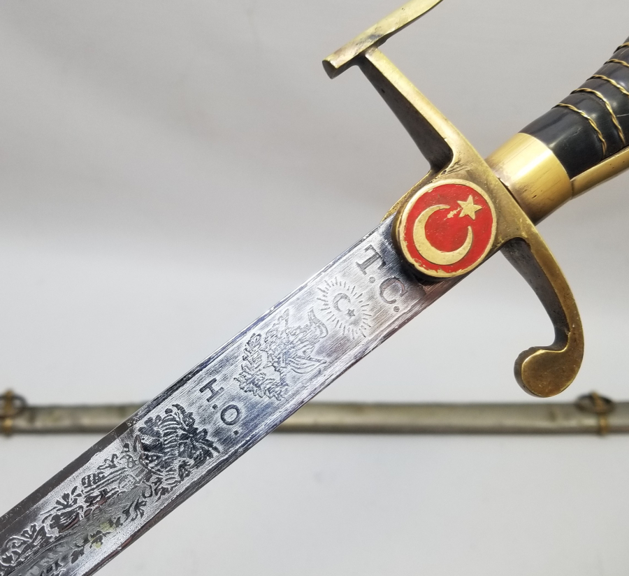 CUMHURİYET BAŞLARI BOYNUZ SAPLI VE GRAVÜRLÜ SUBAY KILICI