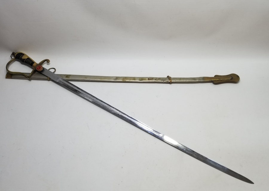 CUMHURİYET BAŞLARI BOYNUZ SAPLI VE GRAVÜRLÜ SUBAY KILICI