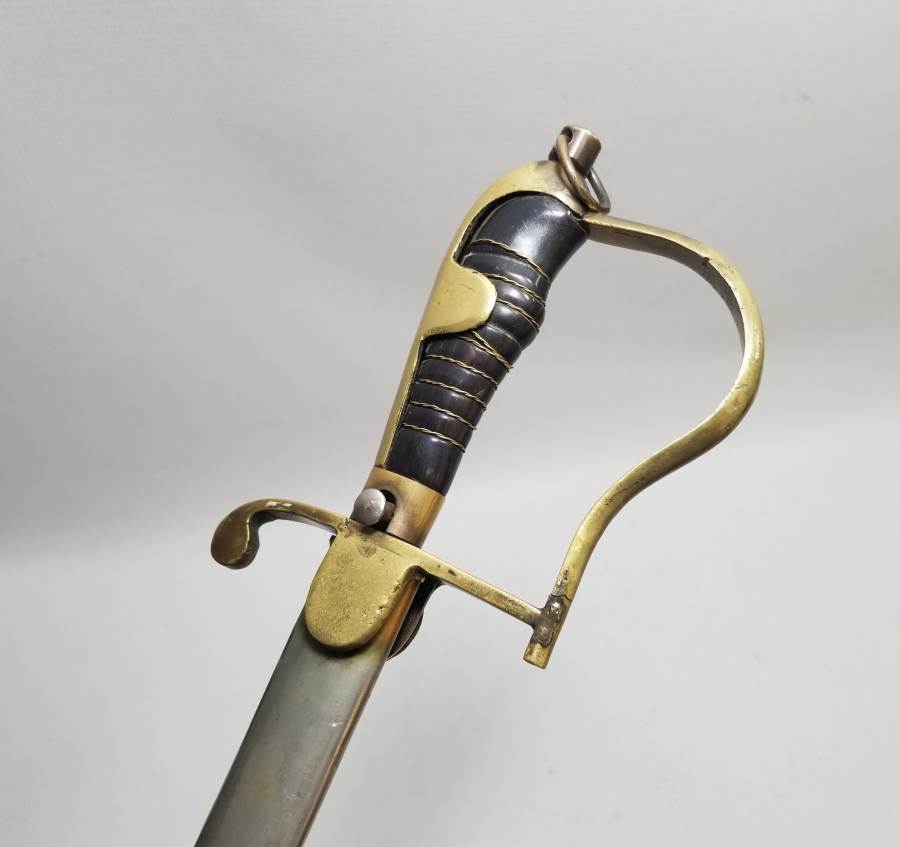 CUMHURİYET BAŞLARI BOYNUZ SAPLI VE GRAVÜRLÜ SUBAY KILICI