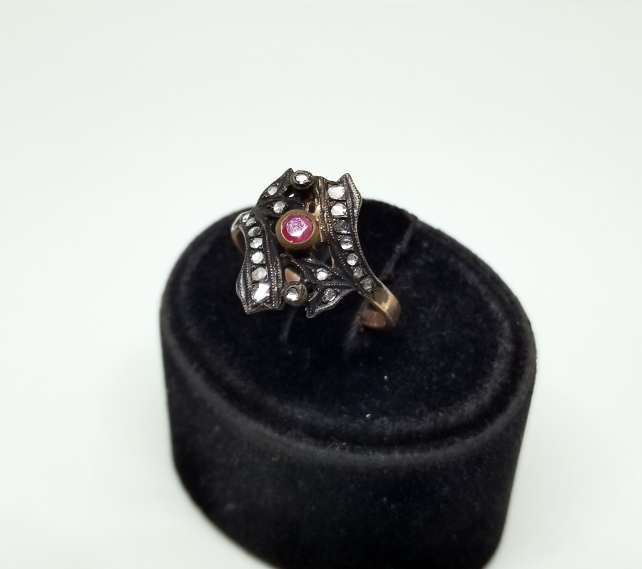 ELMAS VE YAKUT TAŞLI SARMAŞIK MODELİ YÜZÜK