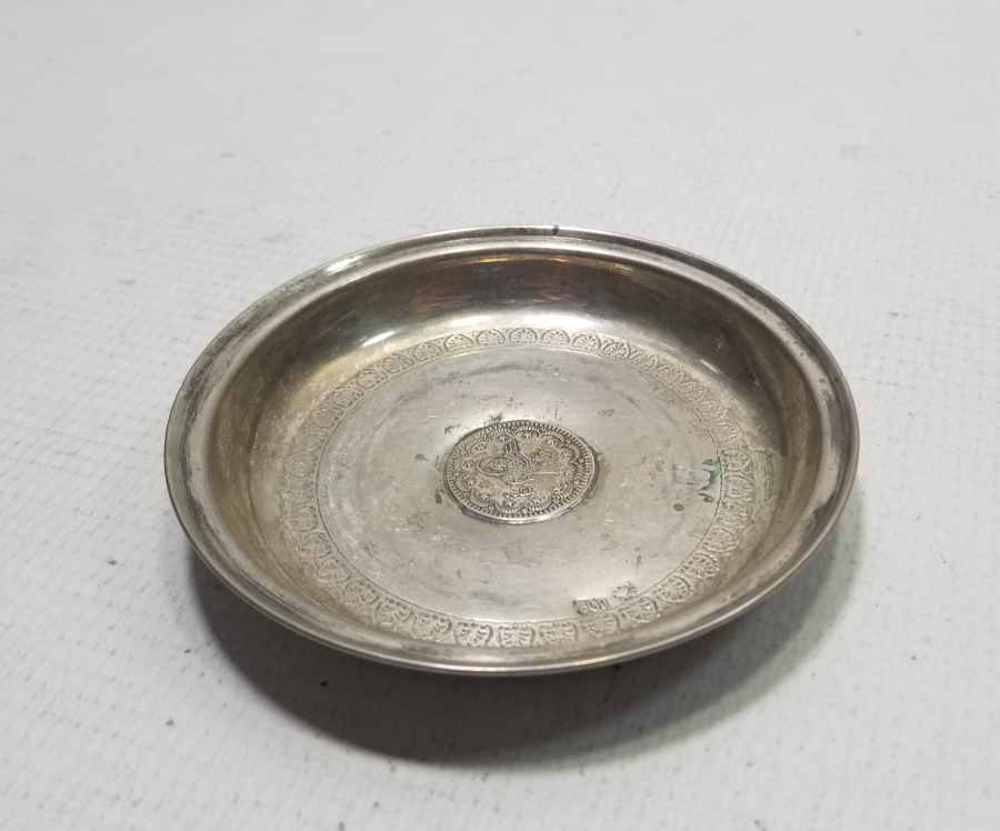 ORTASINDA OSMANLI BEŞ KURUŞ BULUNAN GÜMÜŞ KINA TASI