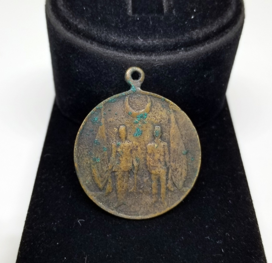 RESNELİ NİYAZİ VE ENVER PAŞA GÖRSELLİ ÇOK NADİR TOPÇU ALAYINA VERİLMİŞ MEŞRUTİYET MADALYASI