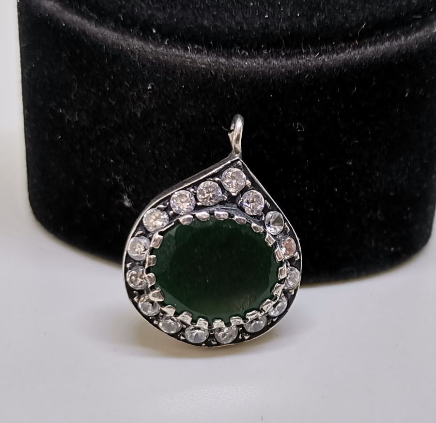 YEŞİM VE MARGAZİT TAŞLI ARMUDİ FORMLU GÜMÜŞ KOLYE UCU