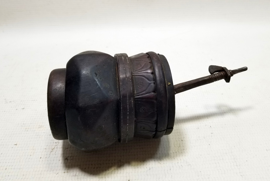 ÜZERİ İŞLEMELİ NADİR FORMDA OSMANLI DÖNEMİ AHŞAP KAHVE DEĞİRMENİ