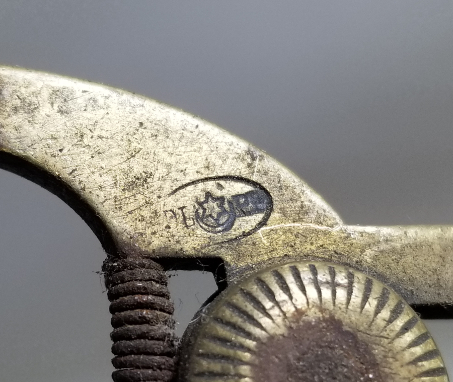 ÜZERİ AY YILDIZLI NADİR TİPTE OSMANLI DÖNEMİ SAATÇİ KUMPASI