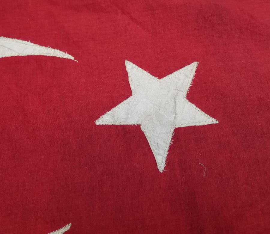 ORİJİNAL AHŞAP SAPIYLA OSMANLI DÖNEMİ BÜYÜK BOY DÜKKAN BAYRAĞI