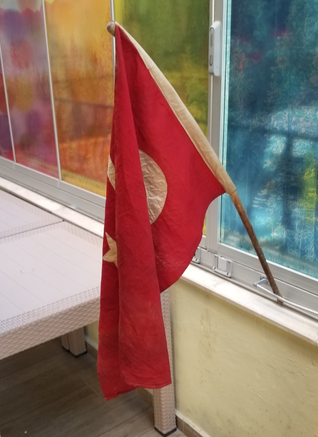 ORİJİNAL AHŞAP SAPIYLA OSMANLI DÖNEMİ BÜYÜK BOY DÜKKAN BAYRAĞI