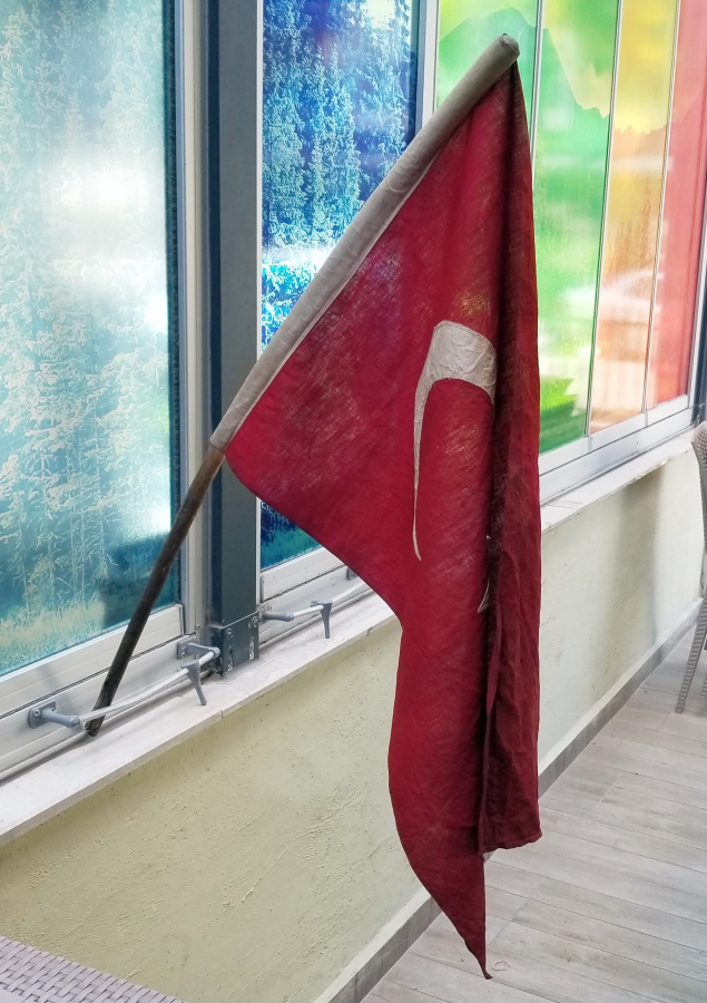 ORİJİNAL AHŞAP SAPIYLA OSMANLI DÖNEMİ BÜYÜK BOY DÜKKAN BAYRAĞI