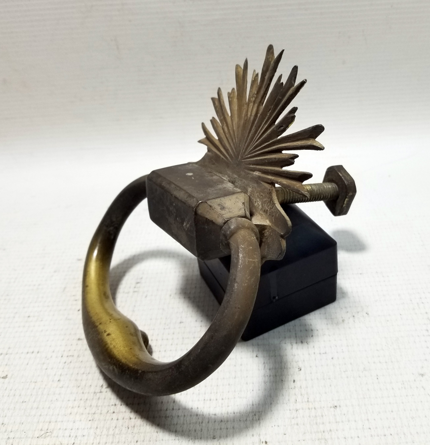 SALTANAT ŞEMSESİ FORMUNDA APLİKLERİ BULUNAN OSMANLI DÖNEMİ KAPI TOKMAĞI