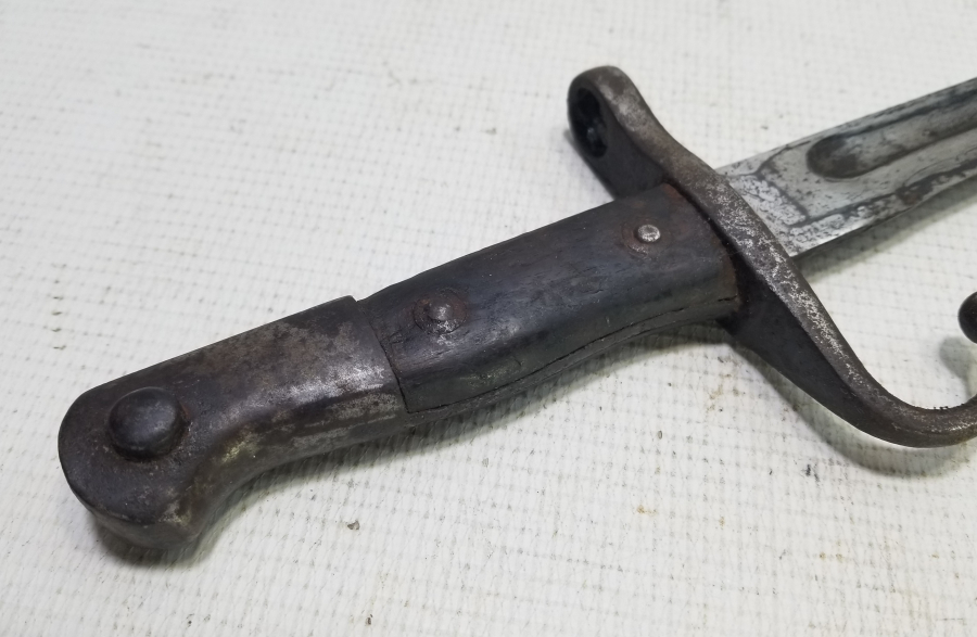 1. DÜNYA SAVAŞI DÖNEMİ OSMANLICA YAZILI VE AY YILDIZ FİGÜRLÜ TOPÇU SÜNGÜSÜ