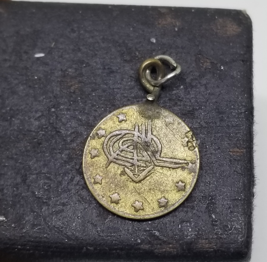 İLK KEZ GÖRÜLEN NADİR MEŞRUTİYET MADALYASI