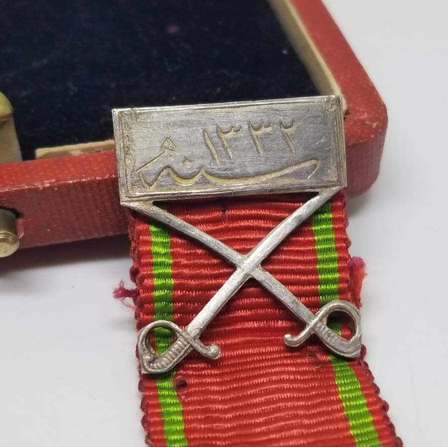 ORİJİNAL KUTUSUNDA ÇOK NADİR KILIÇLI LİYAKAT MADALYASI