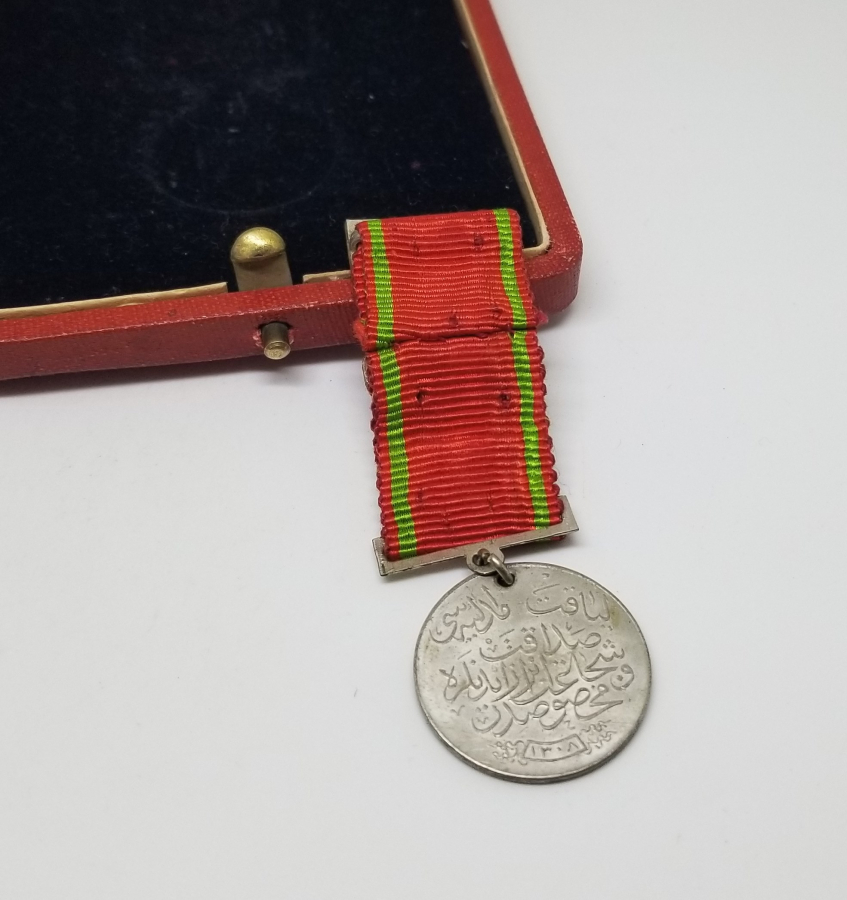 ORİJİNAL KUTUSUNDA ÇOK NADİR KILIÇLI LİYAKAT MADALYASI