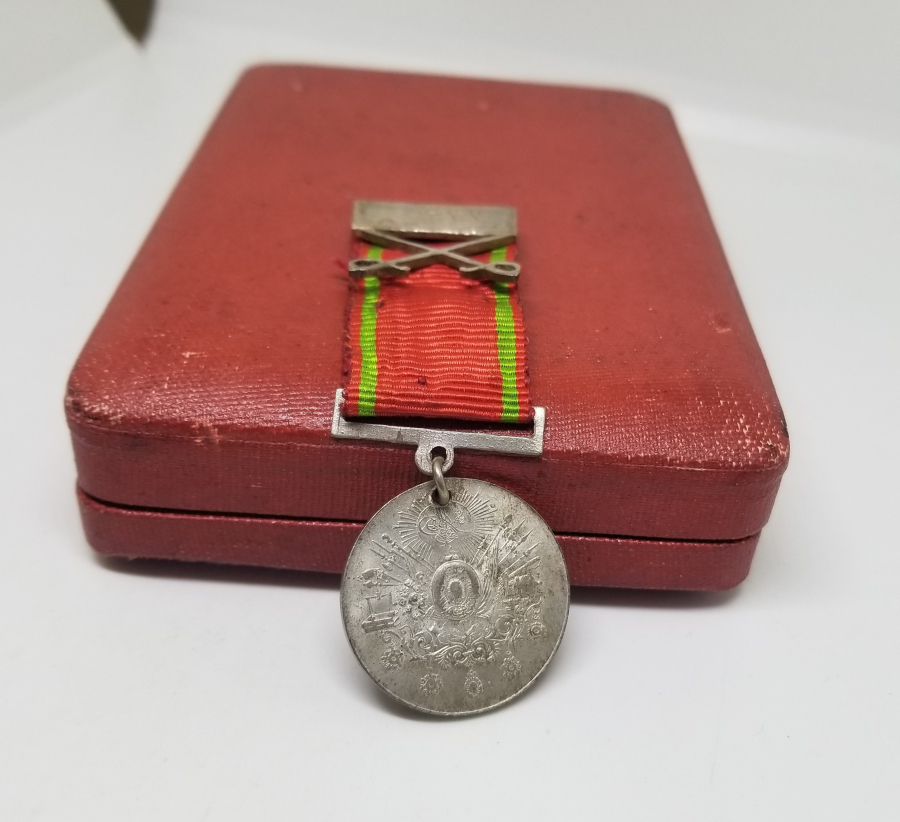 ORİJİNAL KUTUSUNDA ÇOK NADİR KILIÇLI LİYAKAT MADALYASI