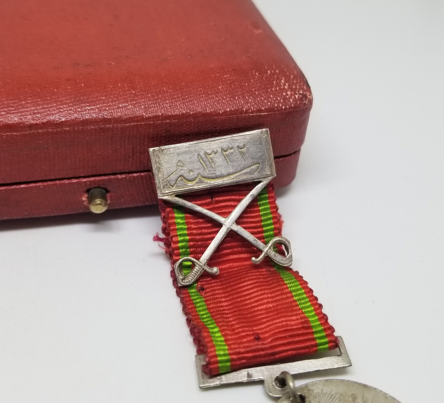 ORİJİNAL KUTUSUNDA ÇOK NADİR KILIÇLI LİYAKAT MADALYASI