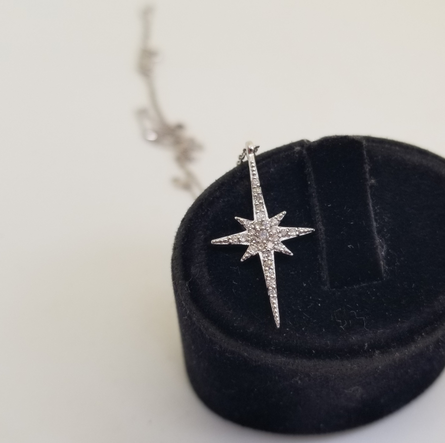 ŞİMAL YILDIZI FORMLU ÖZEL YAPIM PIRLANTA TAŞLI KOLYE