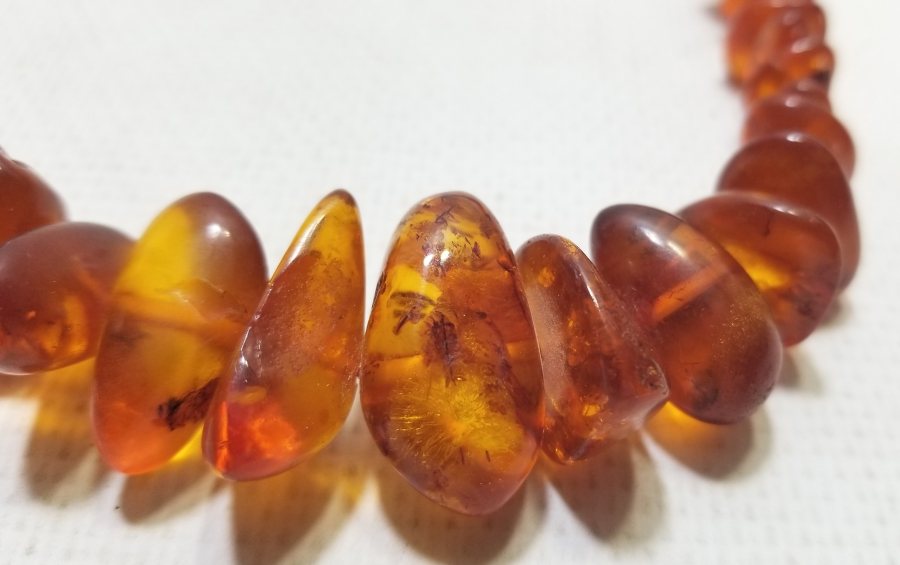 İÇİ FOSİLLİ ÖZEL YAPIM ANTİKA DAMLA KEHRİBAR GERDANLIK