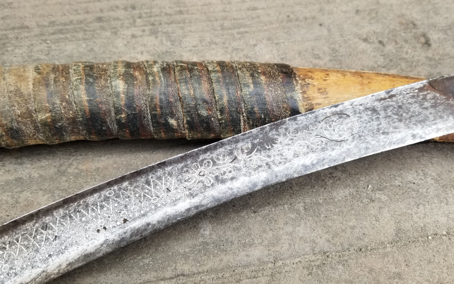 ORİJİNAL KININDA İKİ YÜZÜ GÜMÜŞ ÇAKMA İŞÇİLİKLİ YENİÇERİ KILICI