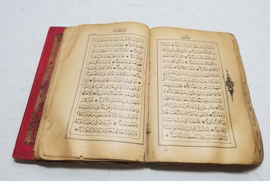 ALTIN VARAKLI CİLDİNDE OSMANLI DÖNEMİ TAŞ BASKI KUR'AN-I KERİM