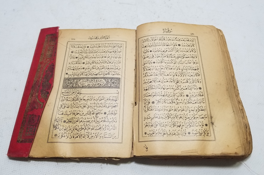 ALTIN VARAKLI CİLDİNDE OSMANLI DÖNEMİ TAŞ BASKI KUR'AN-I KERİM