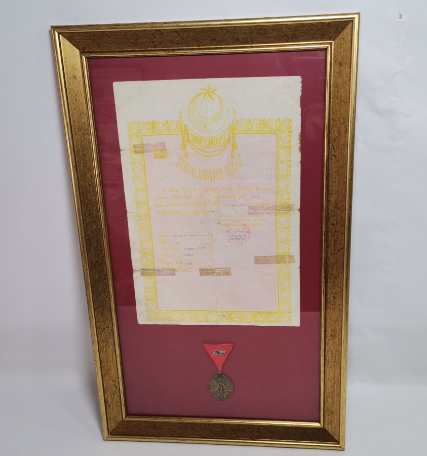 ORİJİNAL MADALYA VE BERATIYLA TÜRKÇE YAZILI KURTULUŞ SAVAŞI HARP SETİ