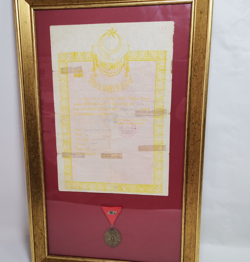 ORİJİNAL MADALYA VE BERATIYLA TÜRKÇE YAZILI KURTULUŞ SAVAŞI HARP SETİ