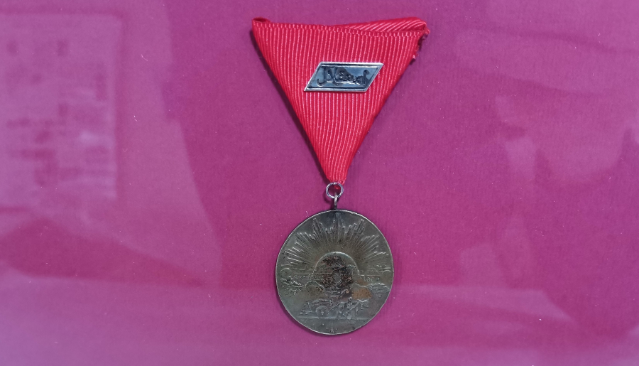 ORİJİNAL MADALYA VE BERATIYLA TÜRKÇE YAZILI KURTULUŞ SAVAŞI HARP SETİ