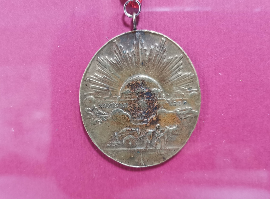 ORİJİNAL MADALYA VE BERATIYLA TÜRKÇE YAZILI KURTULUŞ SAVAŞI HARP SETİ