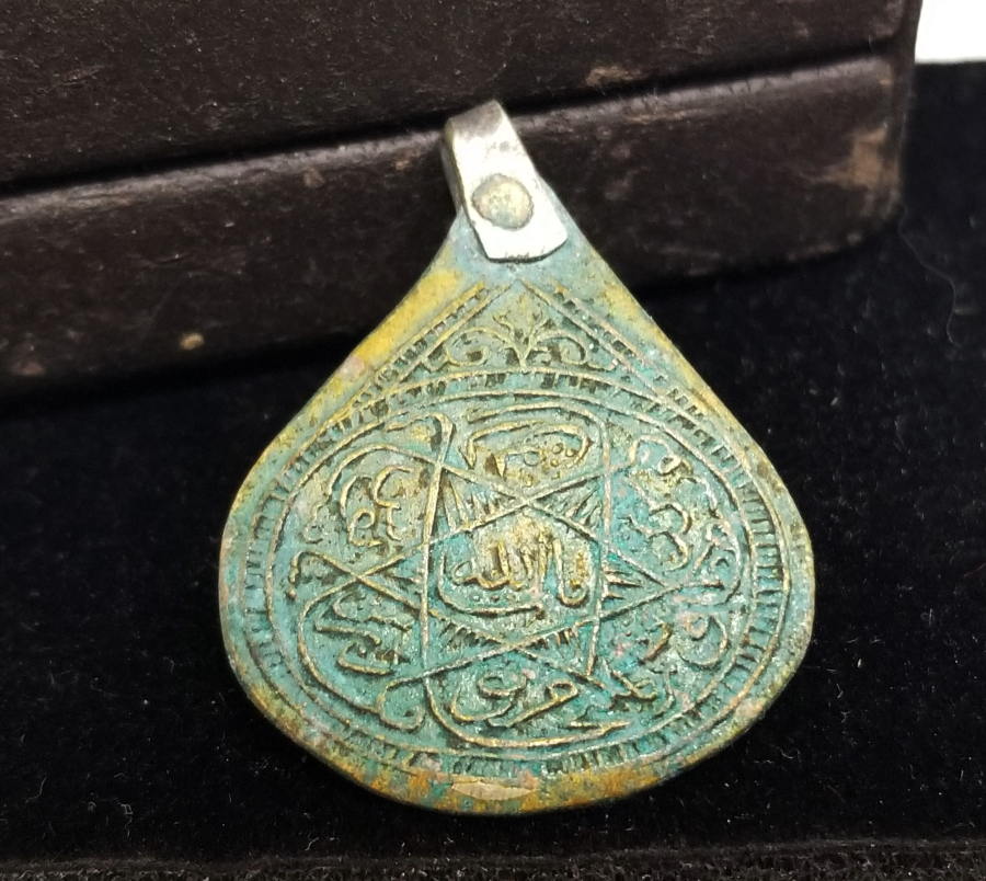 ÜZERİNDE ASHAB-I KEHF'İN İSİMLERİNİN YAZILI OLDUĞU OSMANLI DÖNEMİ TILSIM KOLYE