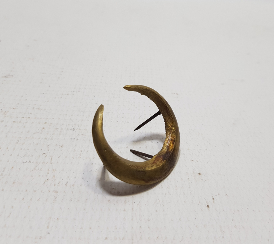 1. DÜNYA SAVAŞI DÖNEMİ HİLAL FORMLU TOPÇU SUBAY ŞAPKA KOKARTI