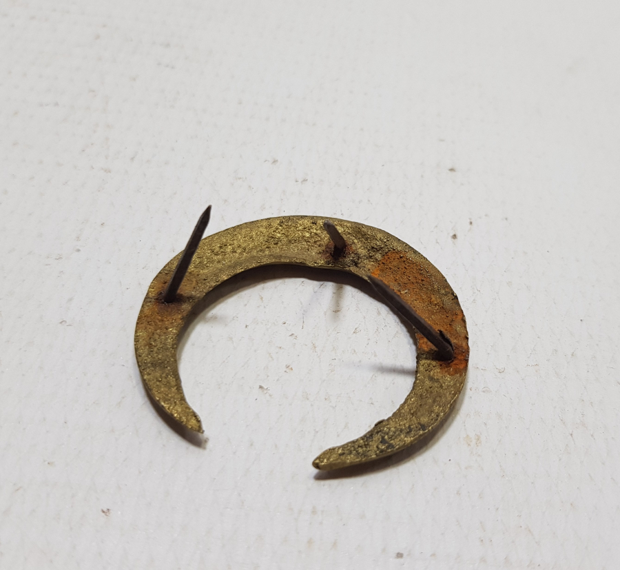 1. DÜNYA SAVAŞI DÖNEMİ HİLAL FORMLU TOPÇU SUBAY ŞAPKA KOKARTI