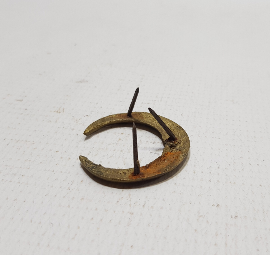 1. DÜNYA SAVAŞI DÖNEMİ HİLAL FORMLU TOPÇU SUBAY ŞAPKA KOKARTI