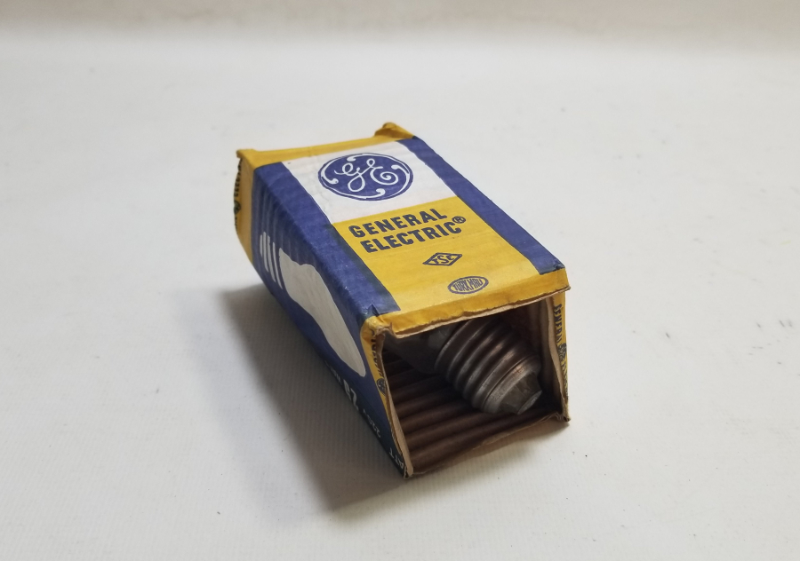 KUTUSUNDA ANTİKA AMPUL