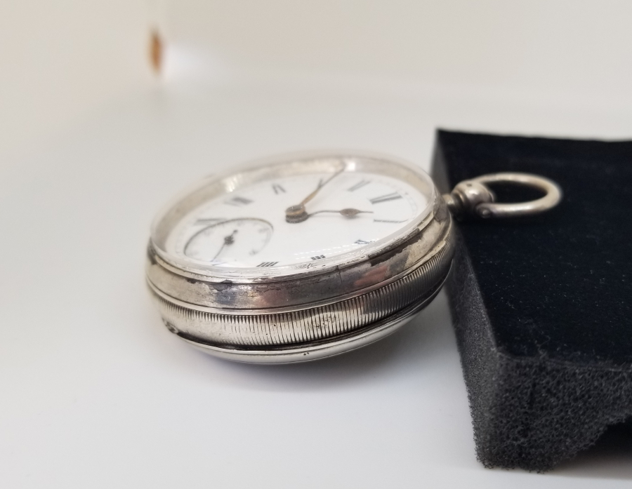 NADİR TİPTE GÜMÜŞ KASA YARIM PRİOR CEP SAATİ