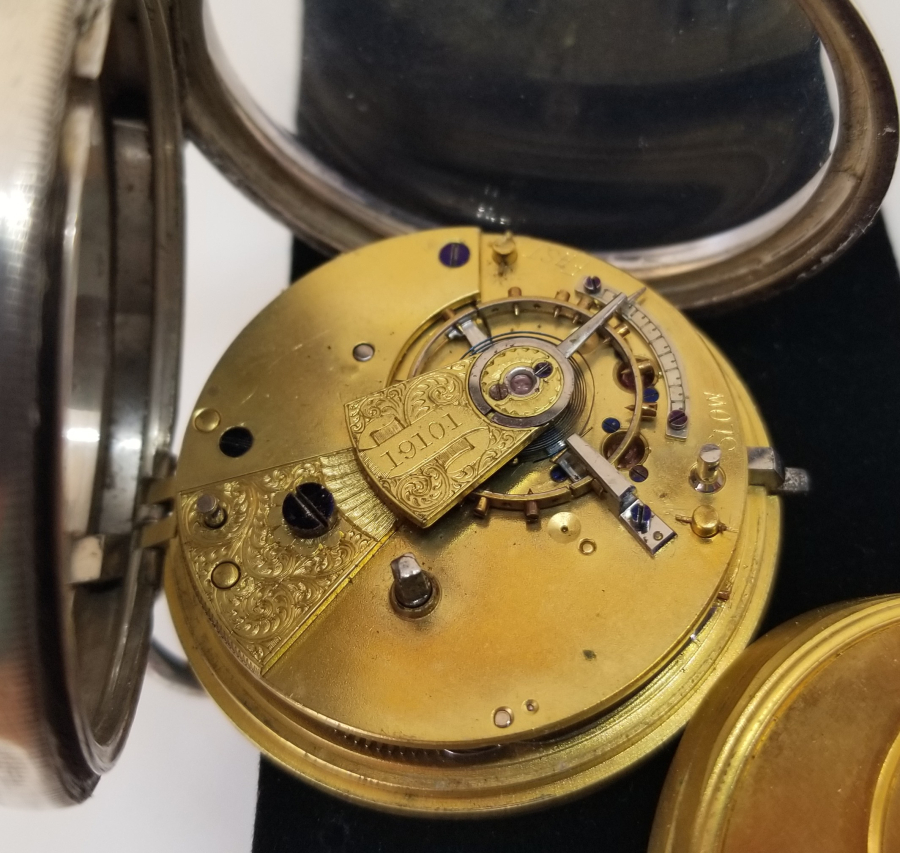 NADİR TİPTE GÜMÜŞ KASA YARIM PRİOR CEP SAATİ