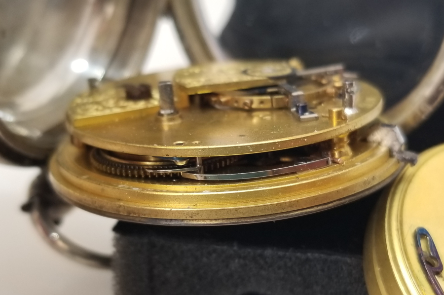 NADİR TİPTE GÜMÜŞ KASA YARIM PRİOR CEP SAATİ