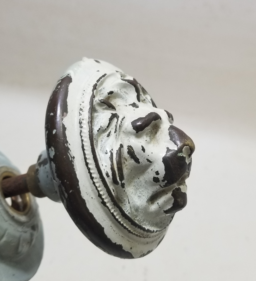 OSMANLI DÖNEMİ ASLAN BAŞI FİGÜRLÜ NADİR RUM KAPI TUTMACI