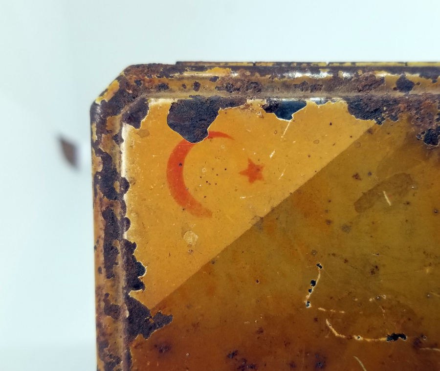 ÜZERİ AY YILDIZ FİGÜRLÜ NADİR FORMDA OSMANLI DÖNEMİ SUBAY TÜTÜN TABAKASI