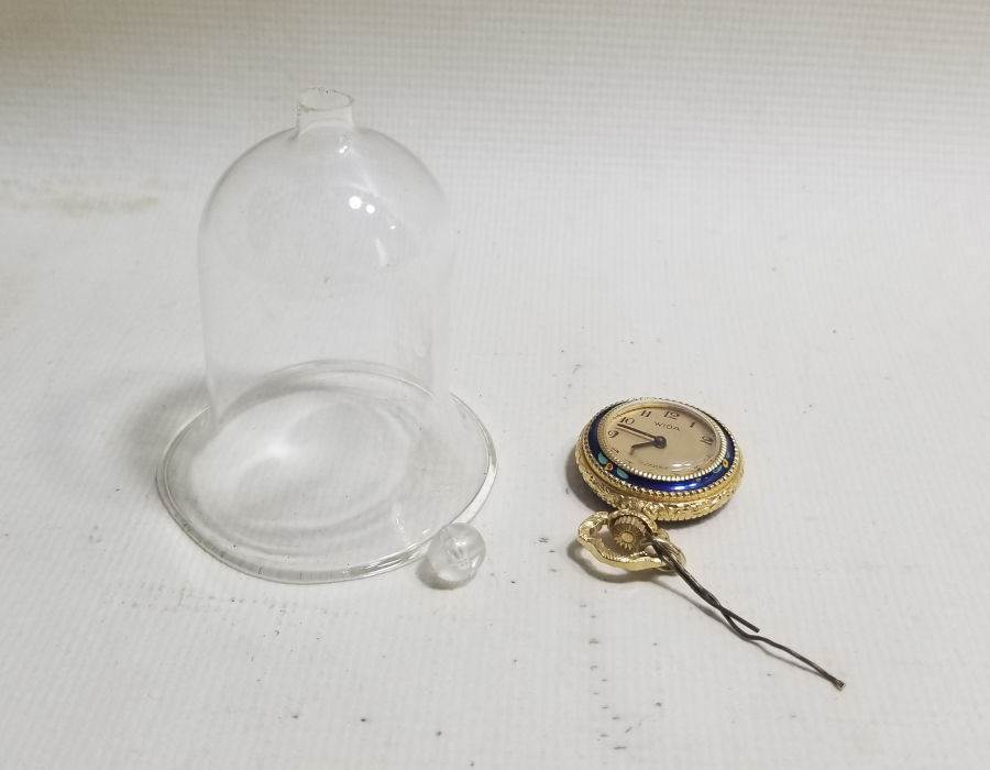 ORİJİNAL CAM FANUSUNDA MİNE İŞÇİLİKLİ ANTİKA KURMALI SAAT