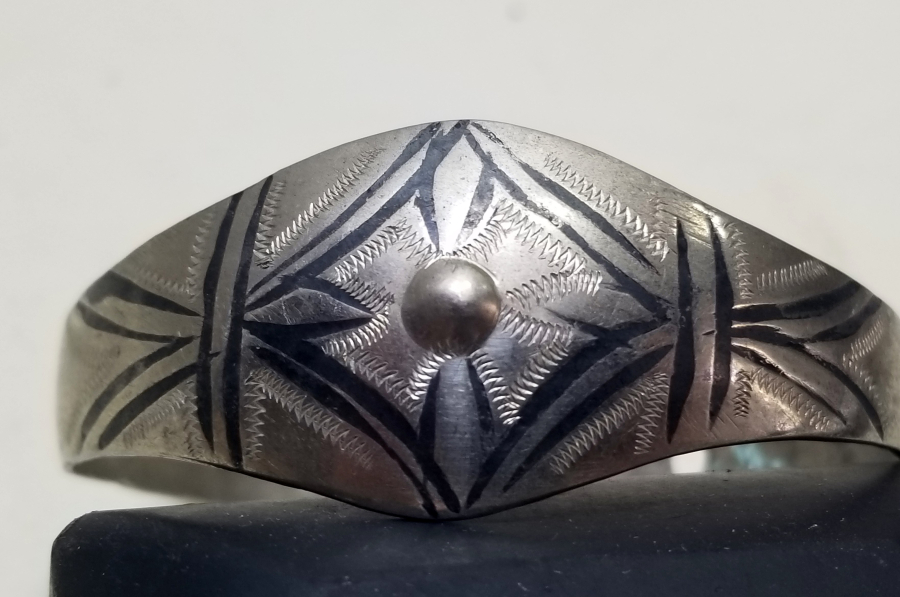 ÜZERİ SAVAT İŞÇİLİKLİ ANTİKA NAZAR BİLEZİĞİ