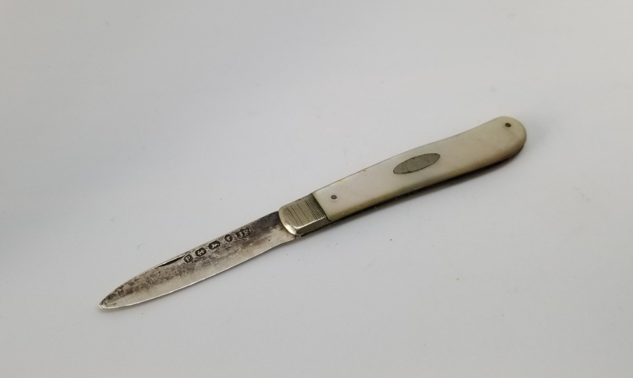 ÜZERİ DAMGALI SEDEF SAPLI ANTİKA İNGİLİZ SAATÇİ SAATİ