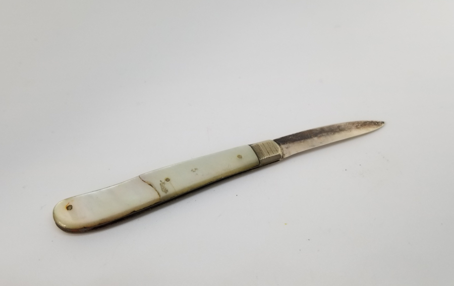 ÜZERİ DAMGALI SEDEF SAPLI ANTİKA İNGİLİZ SAATÇİ SAATİ